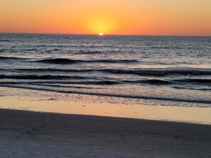 Beach nearby, sun loungers, beach towels