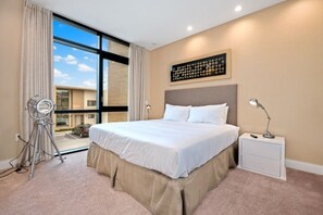 3 多间卧室、办公桌、熨斗/熨衣板、旅行婴儿床