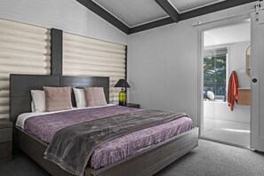 3 bedrooms, iron/ironing board, WiFi, bed sheets - “Seas The Day” – Pool & Fireplace (Macmasters Beach)