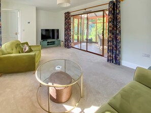 Living area - 1 bedroom accommodation in Blakemere (Blakemere)