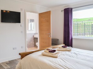 3 bedrooms, free WiFi, bed sheets, wheelchair access - 3 bedroom accommodation in Amisfield (Amisfield)