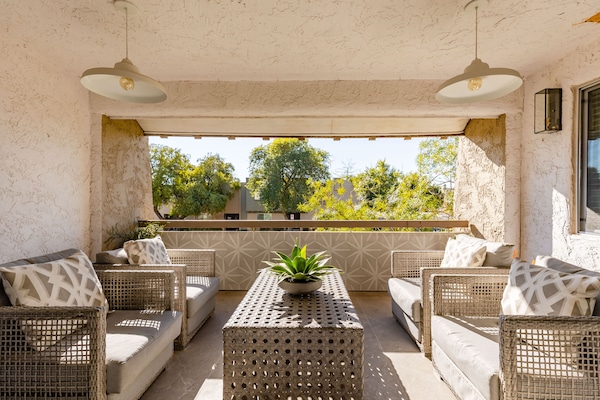 Indoor-outdoor living space