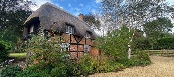 2 bedroom accommodation in Romsey, near Brook