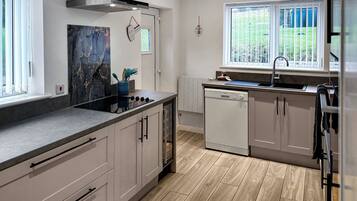 Geschirrspüler, Hochstuhl, Gefrierschrank