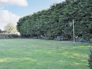 Property grounds - 2 bedroom accommodation in Rollesby, near Great Yarmouth (Rollesby, near Great Yarmouth)