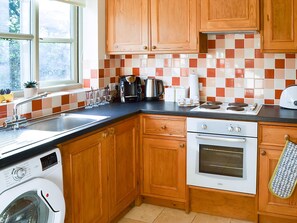 Dishwasher - 2 bedroom accommodation in Rollesby, near Great Yarmouth (Rollesby, near Great Yarmouth)