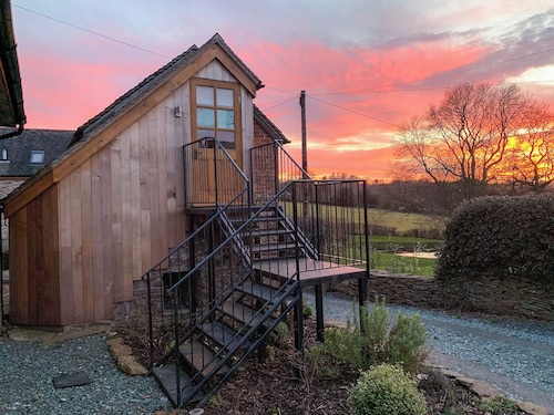 Detached former granary, the perfect base to explore Shropshire.