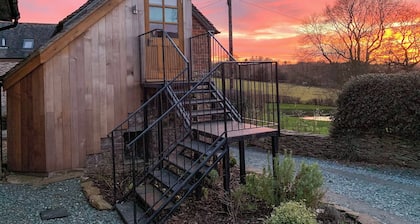 Detached former granary, the perfect base to explore Shropshire.