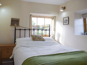 1 bedroom, free WiFi, bed sheets - Detached former granary, the perfect base to explore Shropshire. (Clee St Margaret)