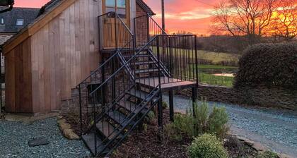 Detached former granary, the perfect base to explore Shropshire.