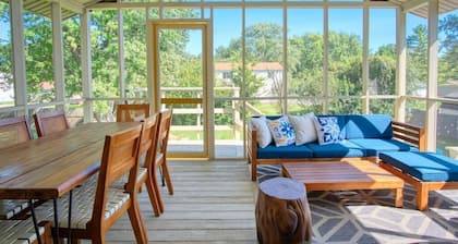 Modern-Sunroom-15min to DwnTwn-Grps-Kids-Firepit