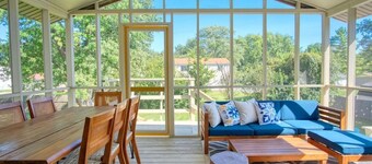Modern-Sunroom-15min to DwnTwn-Grps-Kids-Firepit