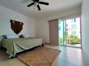 3 bedrooms, iron/ironing board, free WiFi, bed sheets - Cozy house in condo with pool-ideal for families or large groups-15 min to beach (Playa del Carmen)
