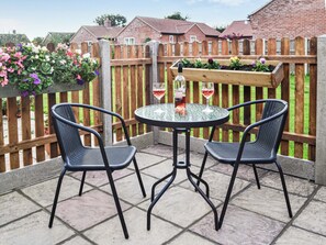 Outdoor dining - Keepers Retreat, The Annex (Roughton)