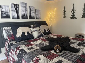 1 bedroom, iron/ironing board, travel crib, free WiFi - Cozy Quarters- Perfect getaway in Two Harbors- also has trailer parking! (Two Harbors)