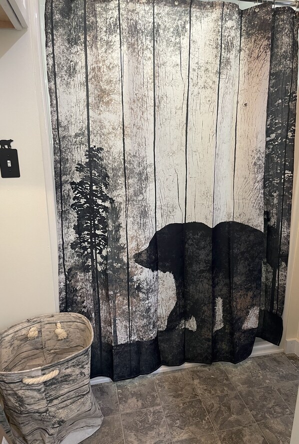 Interior - Cozy Quarters- Perfect getaway in Two Harbors- also has trailer parking! (Two Harbors)