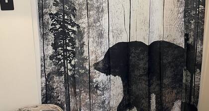 Cozy Quarters- Perfect getaway in Two Harbors- also has trailer parking!