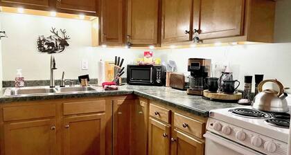 Cozy Quarters- Perfect getaway in Two Harbors- also has trailer parking!