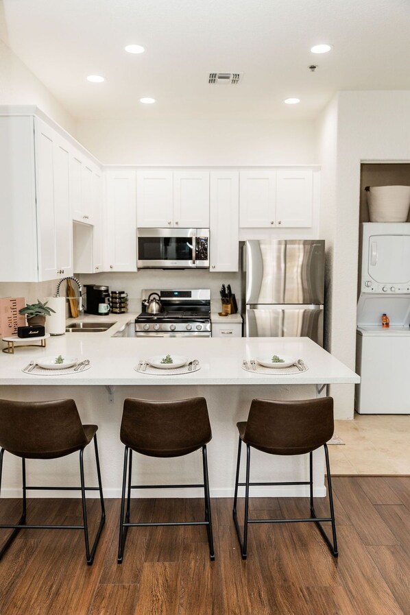 Fridge, microwave, oven, stovetop