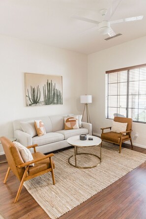 Smart TV, fireplace, stereo