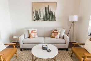 Smart TV, fireplace, stereo