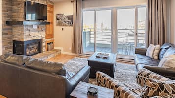 Smart TV, chimenea, impresora