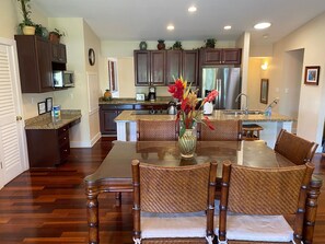 冰箱、微波炉、烤箱、炉灶