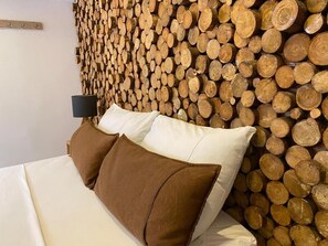 Executive Double Room | Individually decorated, desk, laptop workspace, free WiFi - Hotel Riviere Boutique (Medellín)