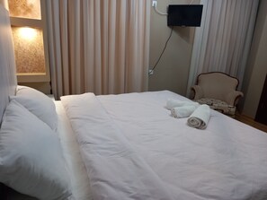Standard Double Room | 1 bedroom, individually decorated, individually furnished, desk