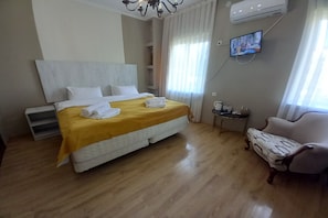 Standard Double Room | Individually decorated, individually furnished, desk, free WiFi - Hotel David (Kutaisi)