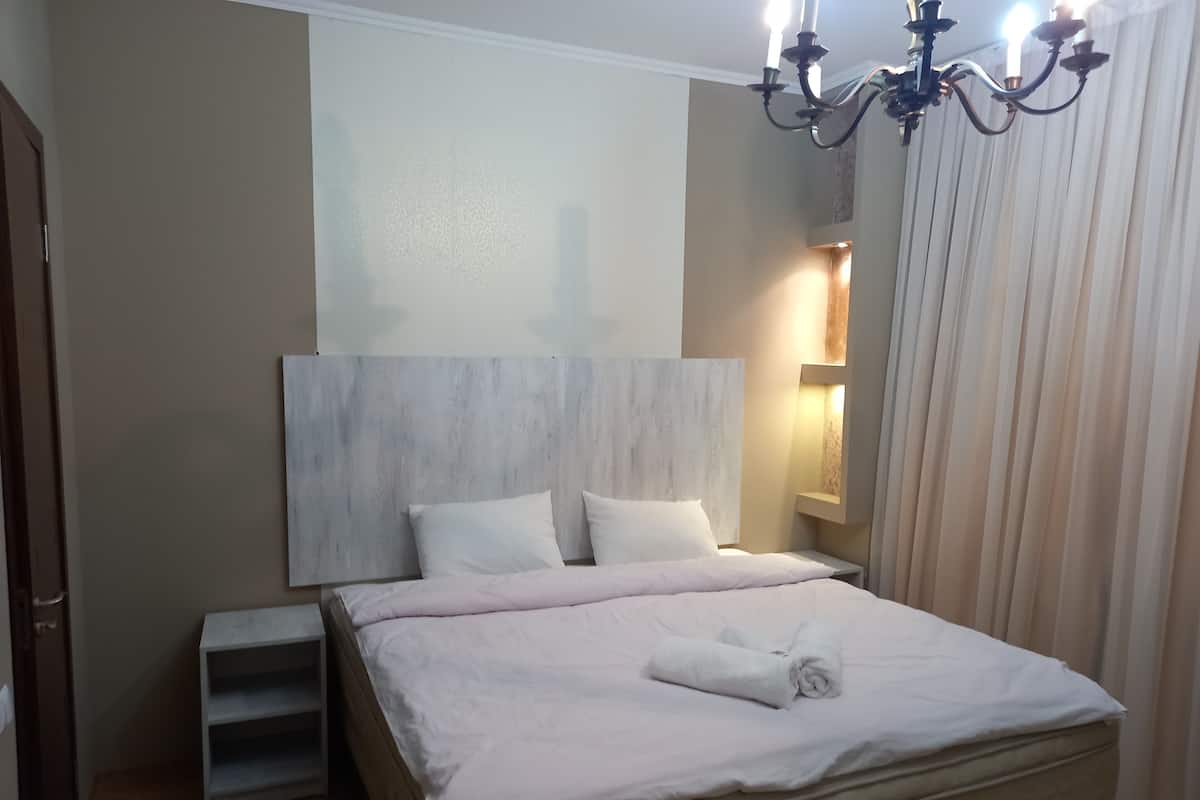Standard Double Room | Desk, WiFi (free), individually decorated, individually furnished