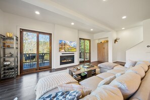 电视、壁炉、立体声音响