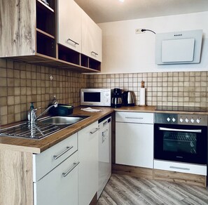 Fridge, microwave, oven, stovetop - Waldoase Titisee (W18) + Hochschwarzwald Card | 5 minutes from the lake (Titisee-Neustadt)