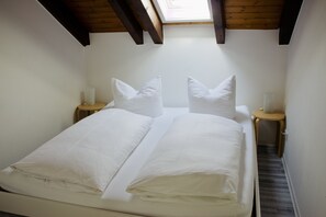 3 bedrooms, travel crib, WiFi, bed sheets - Waldoase Titisee (W18) + Hochschwarzwald Card | 5 minutes from the lake (Titisee-Neustadt)