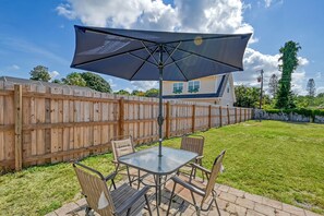 Outdoor dining - Adorable1/1 - Walk to Siesta Key! (Sarasota)