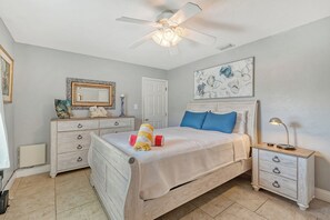 1 slaapkamer, een strijkplank/strijkijzer, gratis wifi, beddengoed