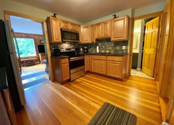 Fridge, microwave, oven, coffee/tea maker