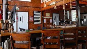 A wooden interior with a bar area, wooden ceiling, and a sign welcoming to the shore. - Casa Garito La Parguera - Home for up to 24 guests (La Parguera)