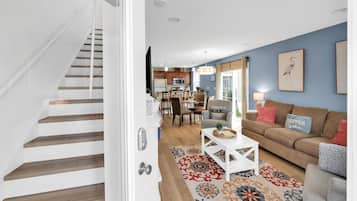 House, 2 Queen Beds (River Retreat) | Living area