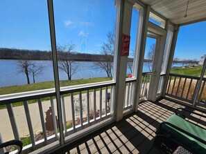 House, 2 Queen Beds (River Retreat) | Property grounds - River Retreat (Ottawa)