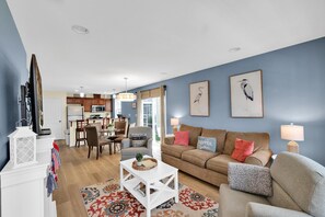 House, 2 Queen Beds (River Retreat) | Living area