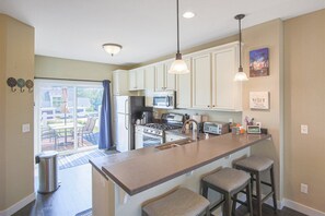 House (Sunshine Terrace) | Private kitchen