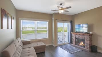 House (Sunshine Terrace) | Living room | TV