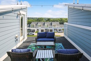 House (Sunshine Terrace) | Balcony