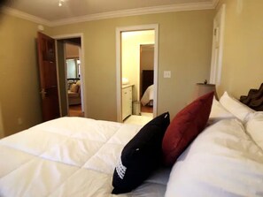 4 bedrooms, desk, iron/ironing board, free WiFi