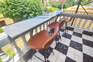 Outdoor dining - Stylish Retreat at Hua Hin's Top Beach (Hua Hin)
