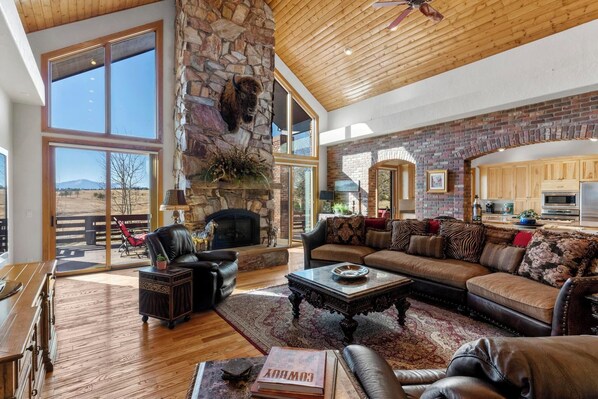 Téléviseur connecté, foyer, lecteur de DVD, chaîne audio