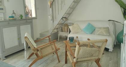 Quiet house ten metres from the beach