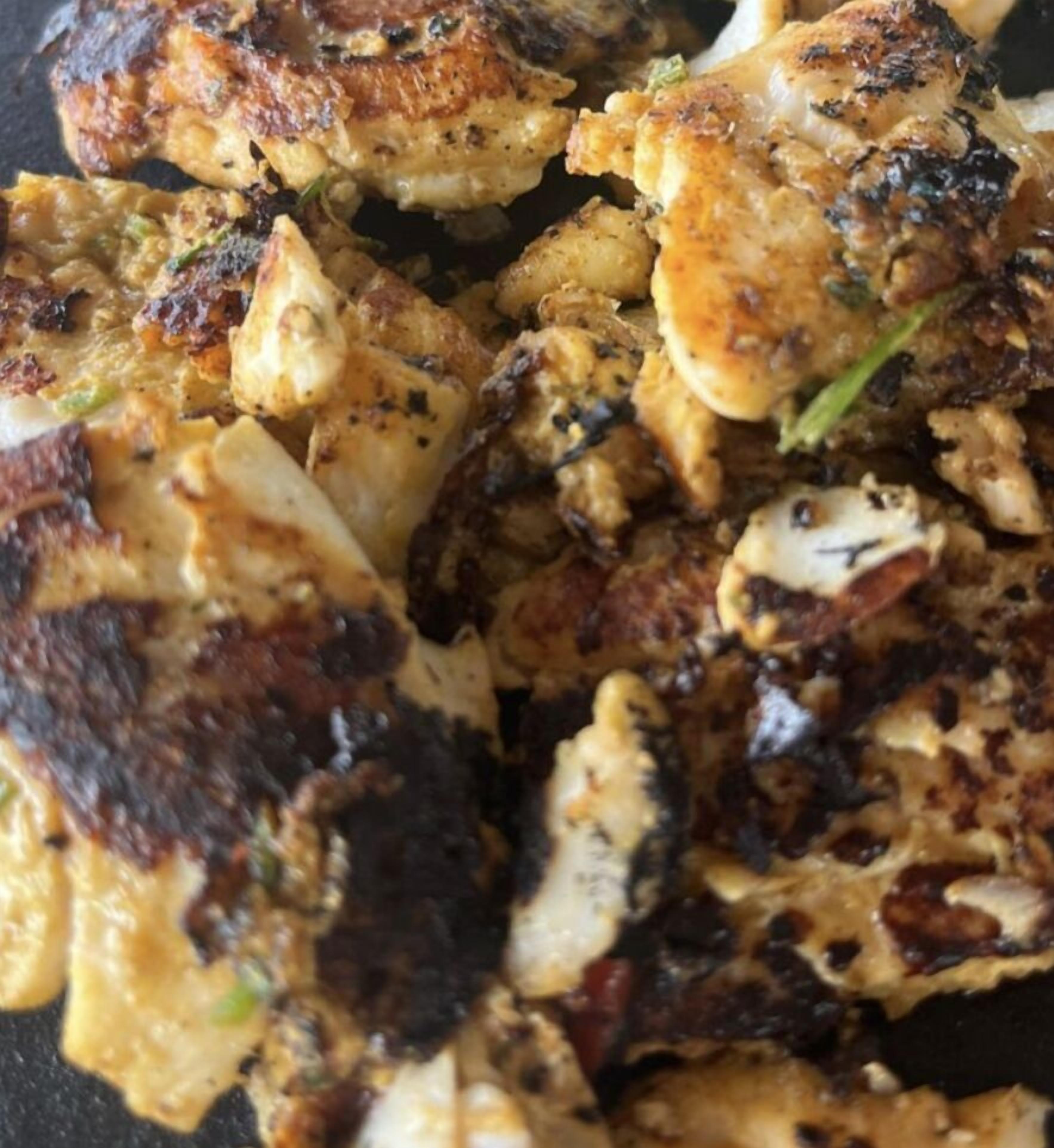 Hähnchenstücke gegrillt, mit Kräutern und Gewürzen.