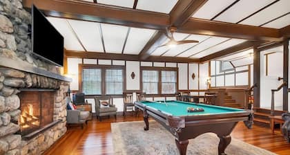 Magnificent Ferncrest - Towering Home on the Coast